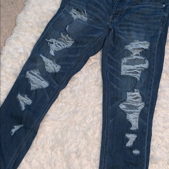 American Eagle Ripped Tom Girl Jeans - Picture 2 of 3